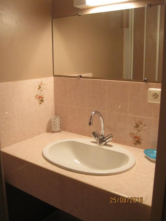 Hotel Le Commerce Neuville  Zewnętrze zdjęcie
