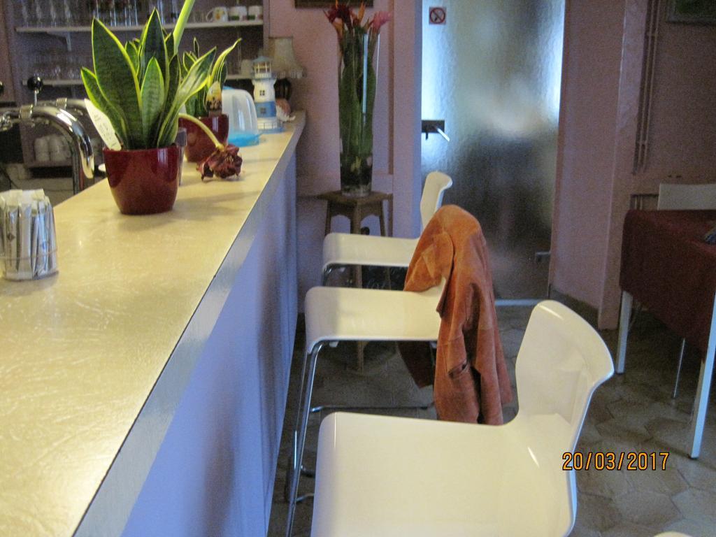 Hotel Le Commerce Neuville  Zewnętrze zdjęcie